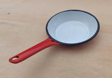 Load image into Gallery viewer, Vintage Red Enamel Saucepan by Glider – 17.5cm Diameter – Retro Kitchen Cookware