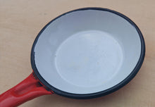 Load image into Gallery viewer, Vintage Red Enamel Saucepan by Glider – 17.5cm Diameter – Retro Kitchen Cookware
