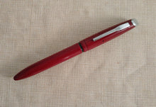 Load image into Gallery viewer, Vintage Platignum Fountain Pen , Burgundy Red , 13.5cm , Used , No Ink