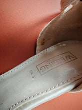 Load image into Gallery viewer, Wedding Collection Cream Lace Wedding Shoes – UK Size 5 – Used