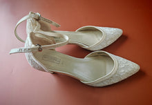 Load image into Gallery viewer, Wedding Collection Cream Lace Wedding Shoes – UK Size 5 – Used