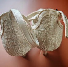 Load image into Gallery viewer, Wedding Collection Cream Lace Wedding Shoes – UK Size 5 – Used