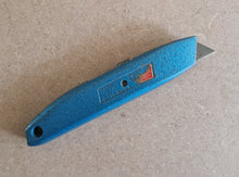 Load image into Gallery viewer, Vintage Spiralux Model 1670 Retractable Craft / Carpet Knife Blue Colour