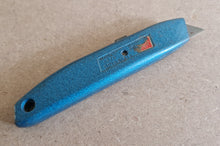 Load image into Gallery viewer, Vintage Spiralux Model 1670 Retractable Craft / Carpet Knife Blue Colour