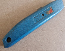 Load image into Gallery viewer, Vintage Spiralux Model 1670 Retractable Craft / Carpet Knife Blue Colour