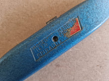 Load image into Gallery viewer, Vintage Spiralux Model 1670 Retractable Craft / Carpet Knife Blue Colour