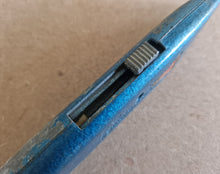 Load image into Gallery viewer, Vintage Spiralux Model 1670 Retractable Craft / Carpet Knife Blue Colour