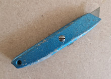 Load image into Gallery viewer, Vintage Spiralux Model 1670 Retractable Craft / Carpet Knife Blue Colour