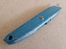 Load image into Gallery viewer, Vintage Spiralux Model 1670 Retractable Craft / Carpet Knife Blue Colour
