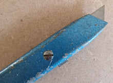 Load image into Gallery viewer, Vintage Spiralux Model 1670 Retractable Craft / Carpet Knife Blue Colour