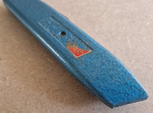 Load image into Gallery viewer, Vintage Spiralux Model 1670 Retractable Craft / Carpet Knife Blue Colour
