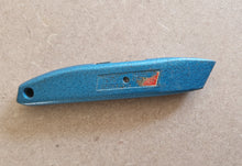 Load image into Gallery viewer, Vintage Spiralux Model 1670 Retractable Craft / Carpet Knife Blue Colour