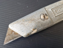 Load image into Gallery viewer, Vintage Grey HANDLE Stanley Knife 199 - for Craft Work in Good Condition