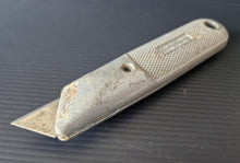 Load image into Gallery viewer, Vintage Grey HANDLE Stanley Knife 199 - for Craft Work in Good Condition