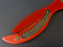 Load image into Gallery viewer, Safety Fish Knife- With Hook & Cap
