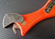 Load image into Gallery viewer, Safety Fish Knife- With Hook & Cap