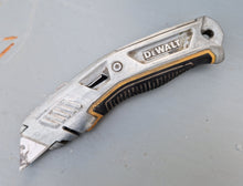 Load image into Gallery viewer, DEWALT DWHT10319 Metal Retractable Utility Knife