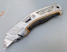 Load image into Gallery viewer, DEWALT DWHT10319 Metal Retractable Utility Knife
