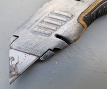 Load image into Gallery viewer, DEWALT DWHT10319 Metal Retractable Utility Knife
