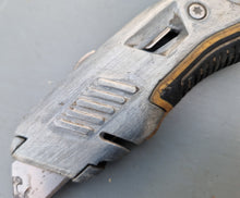 Load image into Gallery viewer, DEWALT DWHT10319 Metal Retractable Utility Knife