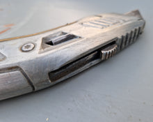 Load image into Gallery viewer, DEWALT DWHT10319 Metal Retractable Utility Knife