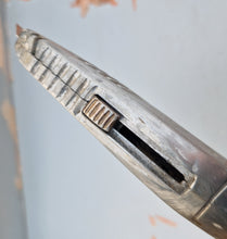 Load image into Gallery viewer, DEWALT DWHT10319 Metal Retractable Utility Knife