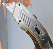 Load image into Gallery viewer, DEWALT DWHT10319 Metal Retractable Utility Knife