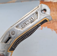 Load image into Gallery viewer, DEWALT DWHT10319 Metal Retractable Utility Knife