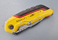 Load image into Gallery viewer, STANLEY FATMAX Retractable Folding Utility Knife, Blade Storage in the Handle with 1 extra blade