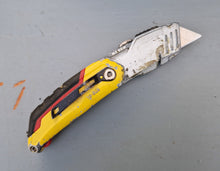 Load image into Gallery viewer, STANLEY FATMAX Retractable Folding Utility Knife, Blade Storage in the Handle with 1 extra blade