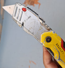 Load image into Gallery viewer, STANLEY FATMAX Retractable Folding Utility Knife, Blade Storage in the Handle with 1 extra blade