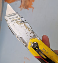 Load image into Gallery viewer, STANLEY FATMAX Retractable Folding Utility Knife, Blade Storage in the Handle with 1 extra blade