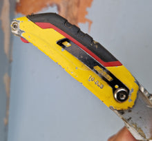 Load image into Gallery viewer, STANLEY FATMAX Retractable Folding Utility Knife, Blade Storage in the Handle with 1 extra blade