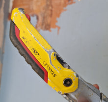 Load image into Gallery viewer, STANLEY FATMAX Retractable Folding Utility Knife, Blade Storage in the Handle with 1 extra blade