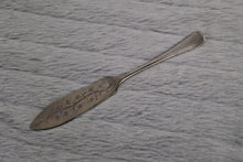 Load image into Gallery viewer, Butter Knife, Vintage Knife, Vintage Silverware, Silverware, Gifts for Women, Mothers Day Gift, Wedding Gift, Birthday Gift, Bridesmaid Gift