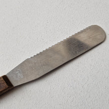 Load image into Gallery viewer, Vintage Wooden Handle Icing Spatula Knife 19cm long, Old 1960's / 1970's Kitchenalia Tool