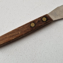 Load image into Gallery viewer, Vintage Wooden Handle Icing Spatula Knife 19cm long, Old 1960's / 1970's Kitchenalia Tool