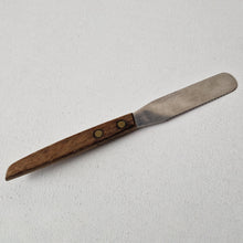 Load image into Gallery viewer, Vintage Wooden Handle Icing Spatula Knife 19cm long, Old 1960's / 1970's Kitchenalia Tool