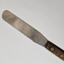 Load image into Gallery viewer, Vintage Wooden Handle Icing Spatula Knife 19cm long, Old 1960's / 1970's Kitchenalia Tool