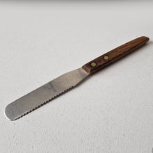 Load image into Gallery viewer, Vintage Wooden Handle Icing Spatula Knife 19cm long, Old 1960's / 1970's Kitchenalia Tool