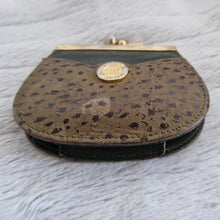 Load image into Gallery viewer, Vintage Jacob genuine leather ladies purse coin black & brown leather twist clasp fasten
