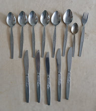 Load image into Gallery viewer, Unbranded Cutlery Set Stainless Steel Leaf Pattern 13 Piece Spoons Knives Fork