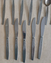 Load image into Gallery viewer, Unbranded Cutlery Set Stainless Steel Leaf Pattern 13 Piece Spoons Knives Fork