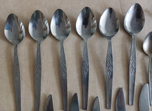 Load image into Gallery viewer, Unbranded Cutlery Set Stainless Steel Leaf Pattern 13 Piece Spoons Knives Fork