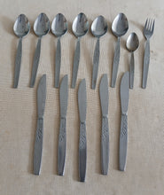 Load image into Gallery viewer, Unbranded Cutlery Set Stainless Steel Leaf Pattern 13 Piece Spoons Knives Fork