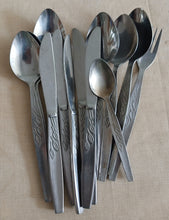 Load image into Gallery viewer, Unbranded Cutlery Set Stainless Steel Leaf Pattern 13 Piece Spoons Knives Fork