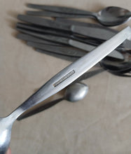 Load image into Gallery viewer, Unbranded Cutlery Set Stainless Steel Leaf Pattern 13 Piece Spoons Knives Fork