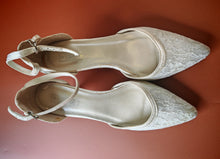 Load image into Gallery viewer, Wedding Collection Cream Lace Wedding Shoes – UK Size 5 – Used