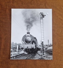 Load image into Gallery viewer, Black White Photo Locomotive Steam Engine Great Central Railway 25/10/87 68009 Stands In Loughboroug