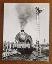 Load image into Gallery viewer, Black White Photo Locomotive Steam Engine Great Central Railway 25/10/87 68009 Stands In Loughboroug